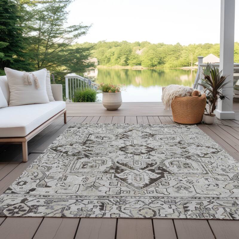 Lavo Oriental Weather Resistant Heritage-Inspired Outdoor Rug