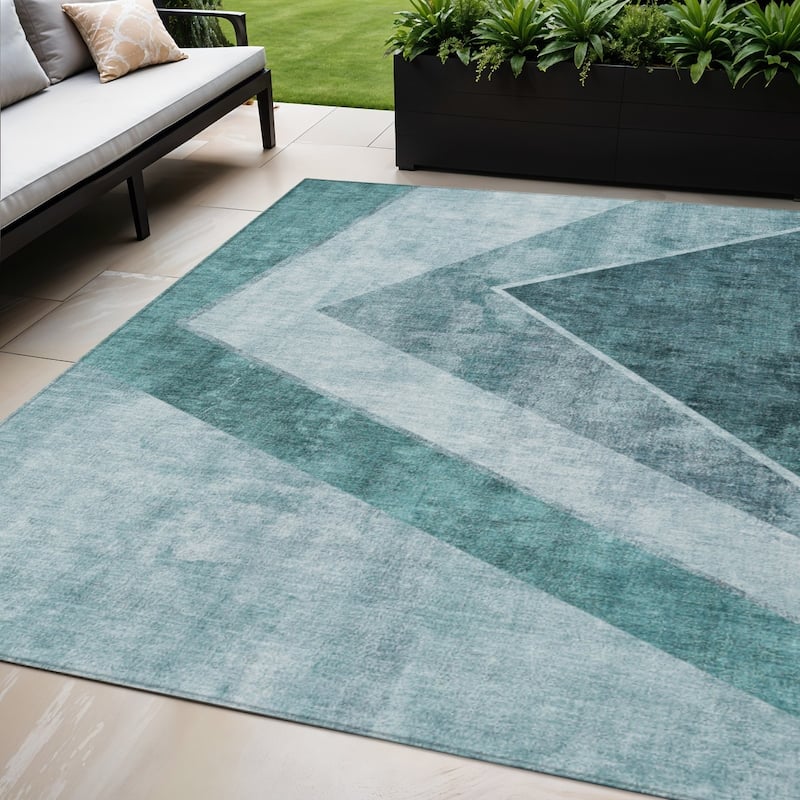 HomeRoots Geometric Transitional Rectangle Outdoor Rug - 5' X 8'