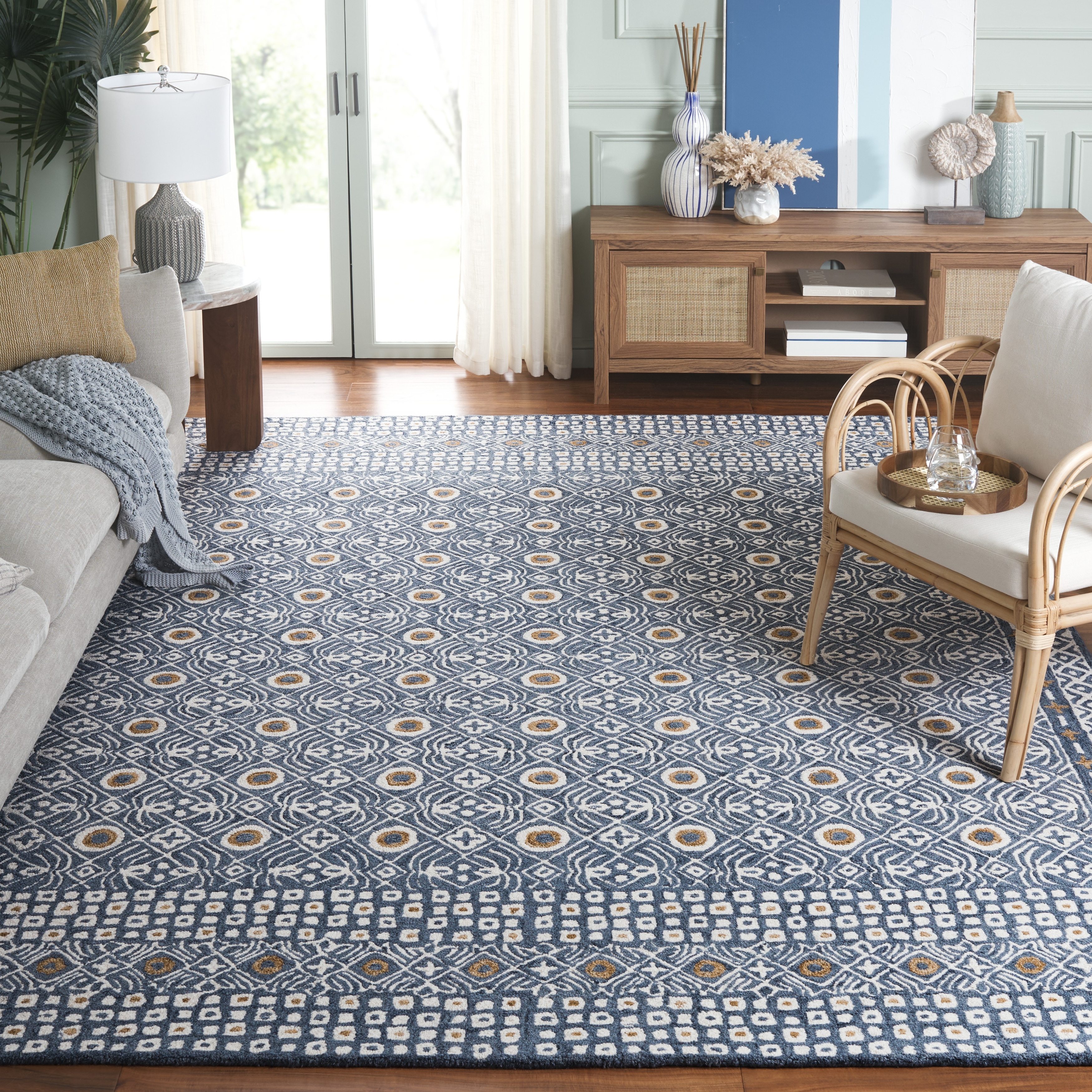 SAFAVIEH Handmade Micro-Loop Reglind Wool Rug