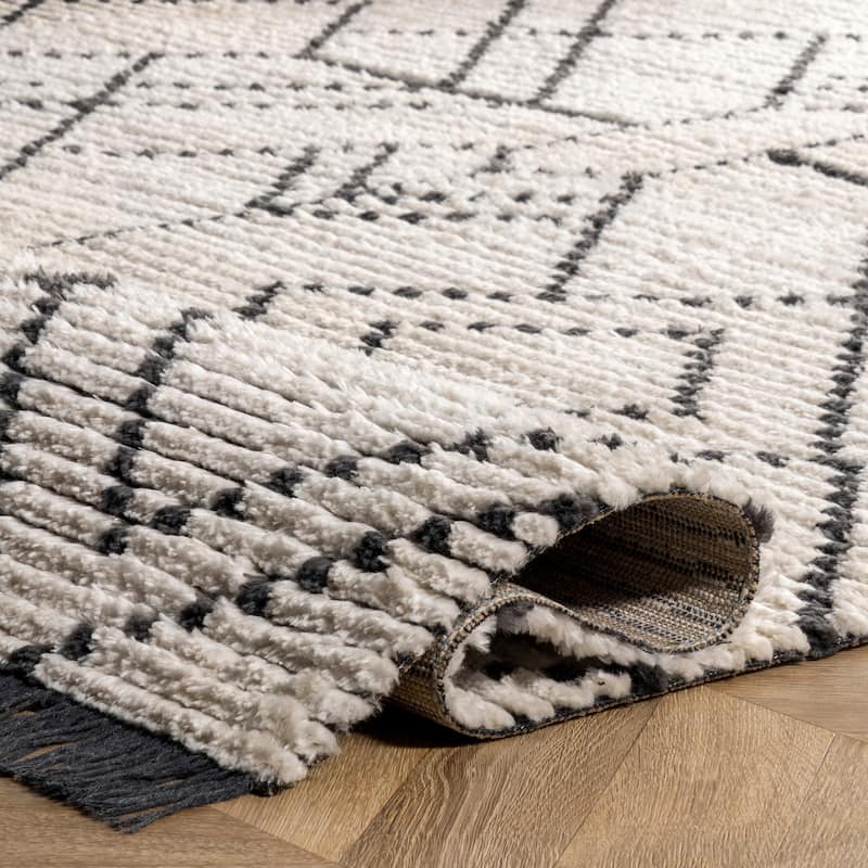 Nuloom Carlina Geometric Shag Fringe Area Rug