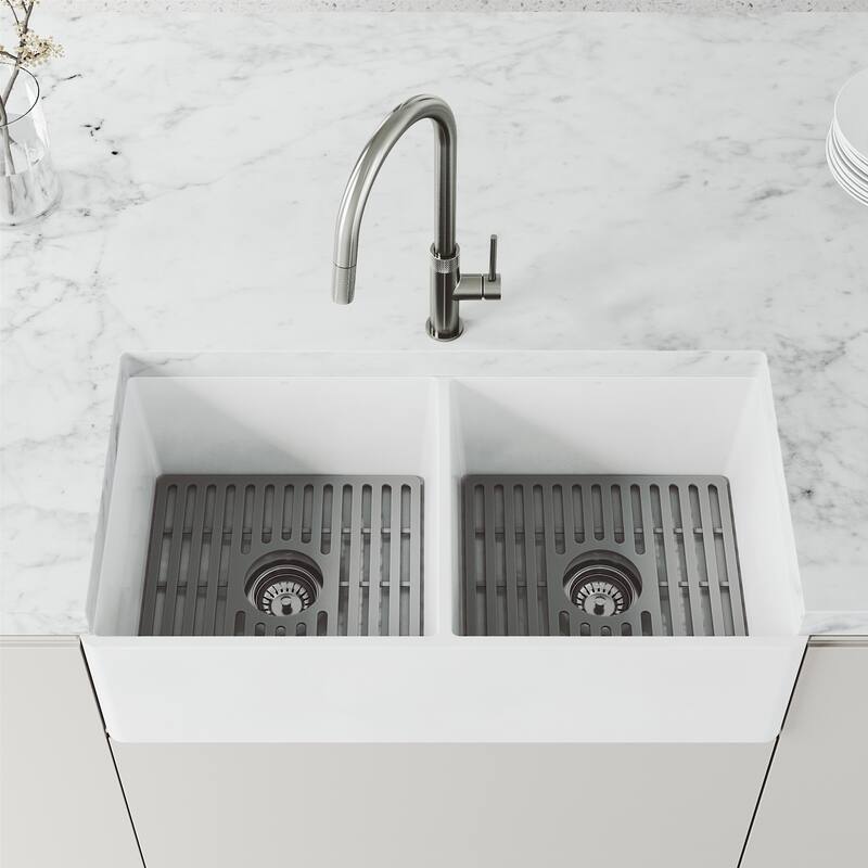 VIGO Bristol 19" H Single Handle Pull-Down Sprayer Kitchen Faucet