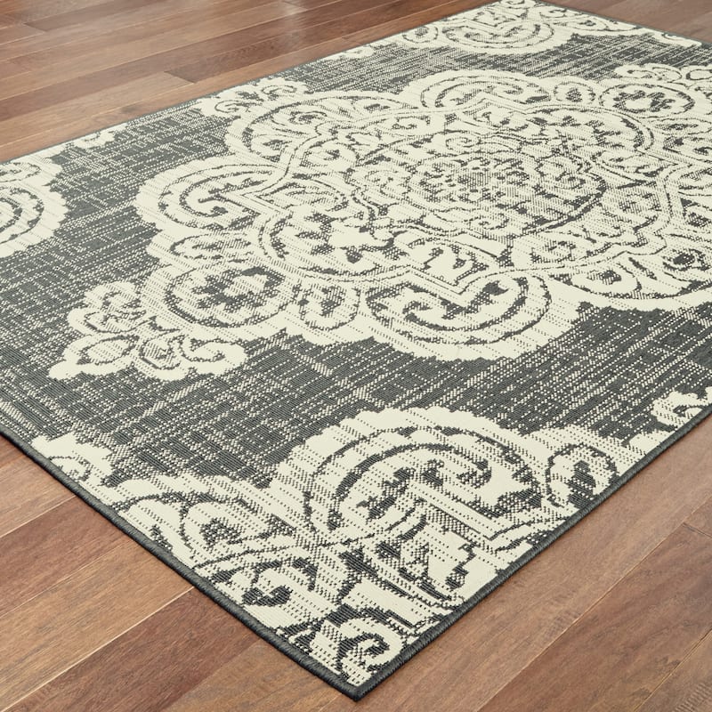 Style Haven Marianna Center Medallion Loop Pile Indoor Outdoor Rug
