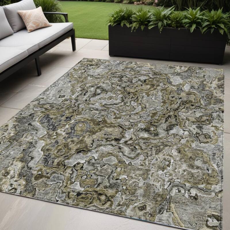 HomeRoots Abstract Transitional Rectangle Outdoor Rug - 5' X 8'