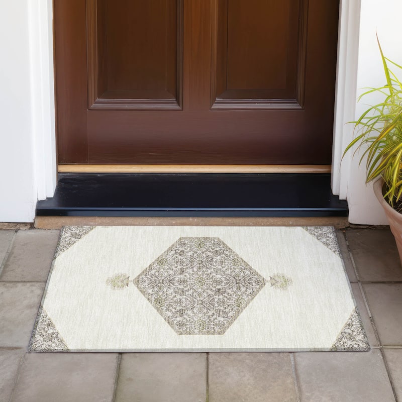 Machine Washable Indoor/ Outdoor Traditional Chantille Rug - Ivory - 1'8" x 2'6"