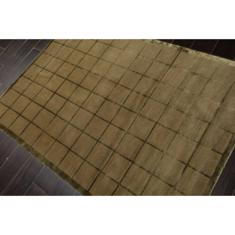 4'1''x5'8'' Hand Knotted Tibetan Transitional Wool & Silk Moss Rug - 4' 1'' x 5' 8''