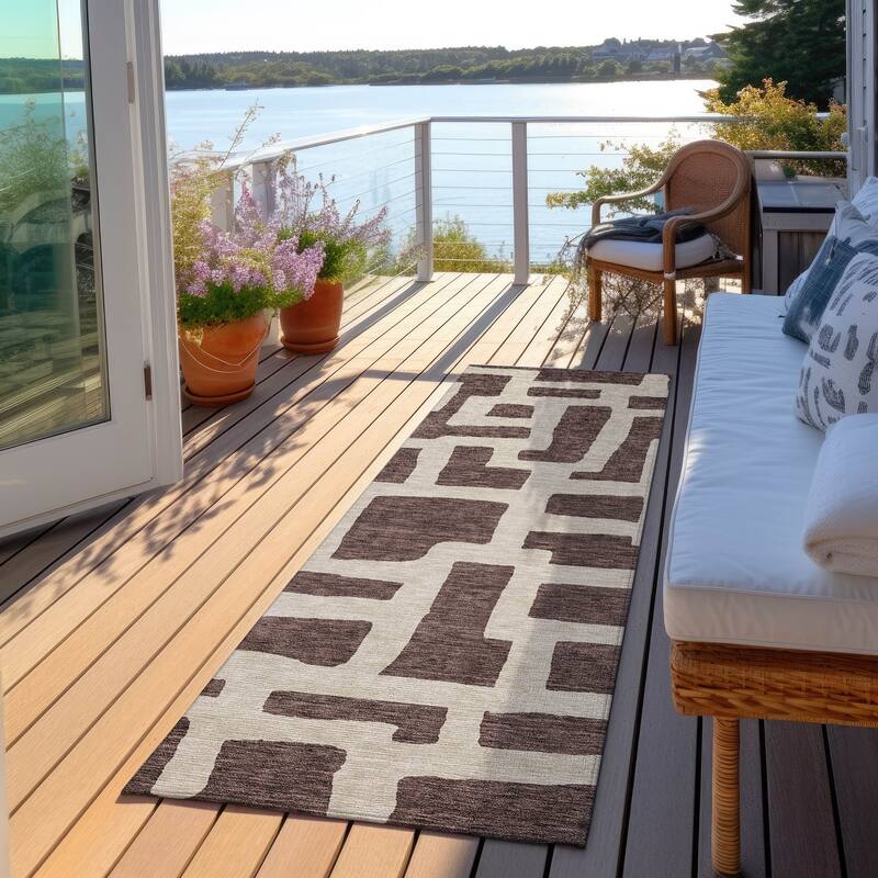Machine Washable Indoor/ Outdoor Chantille Contemporary Geo Rug - Fudge - 2'3" x 7'6"