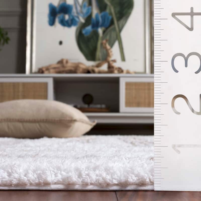 SAFAVIEH Handmade Glory Linett Shag 1.2-inch Thick Rug