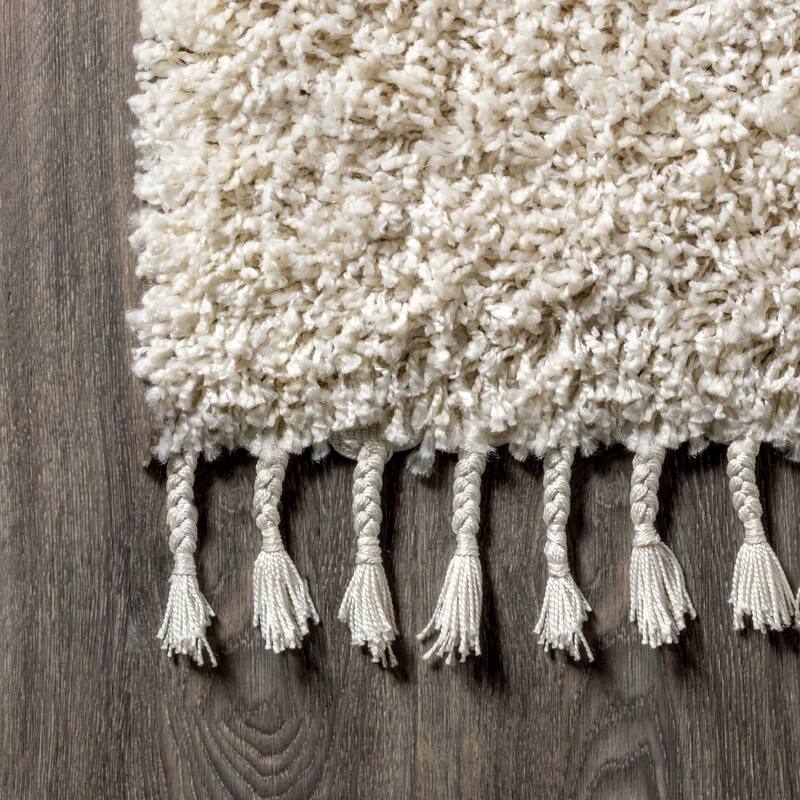 JONATHAN Y Modern Shag Plush Tassel Area Rug