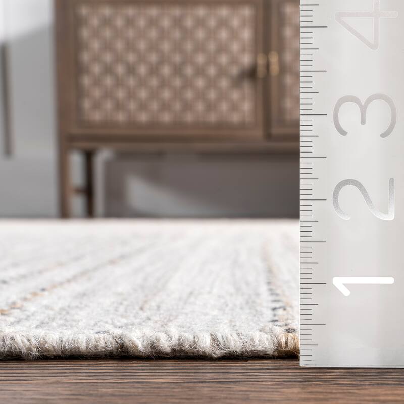 Nuloom Minerva Casual Stripe Wool Tassel Area Rug