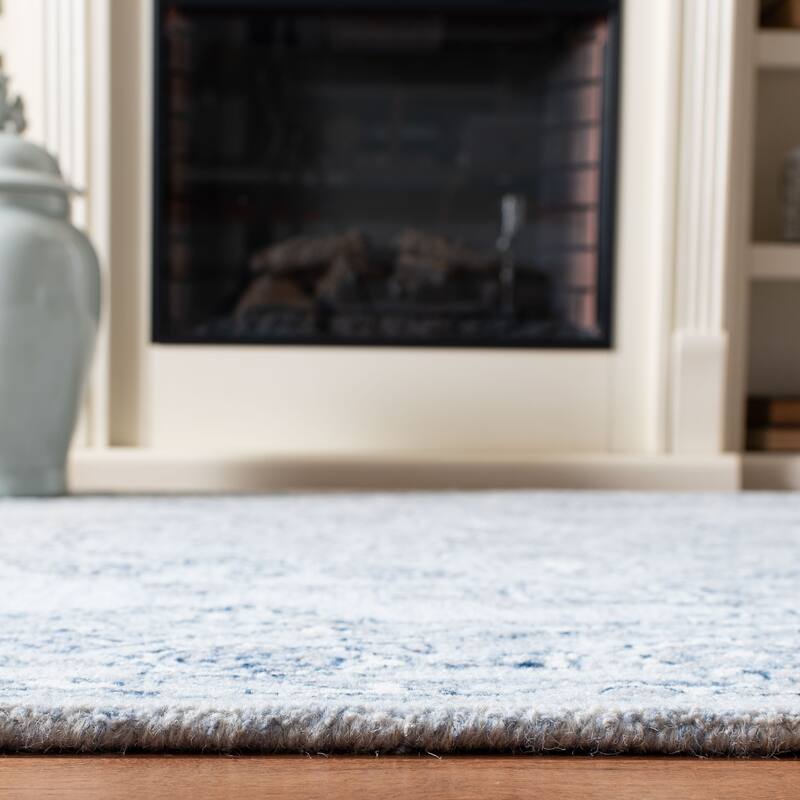 Martha Stewart by SAFAVIEH Hand-Woven Zhivitza Wool Rug