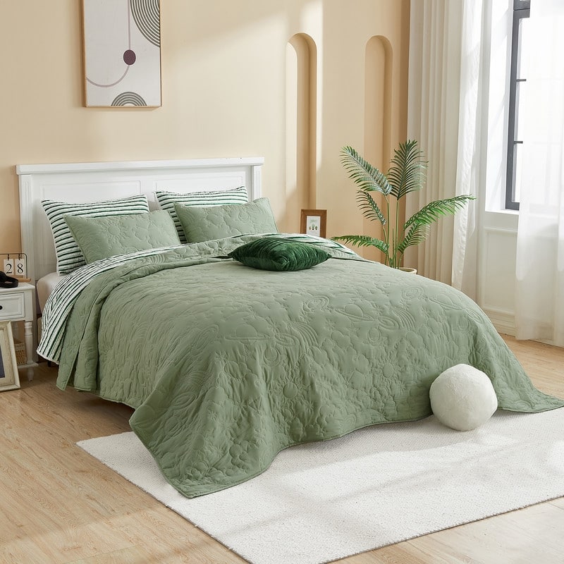 Wonderful Solid Quilt Set with Star with Vibrant Embroidered Patterns