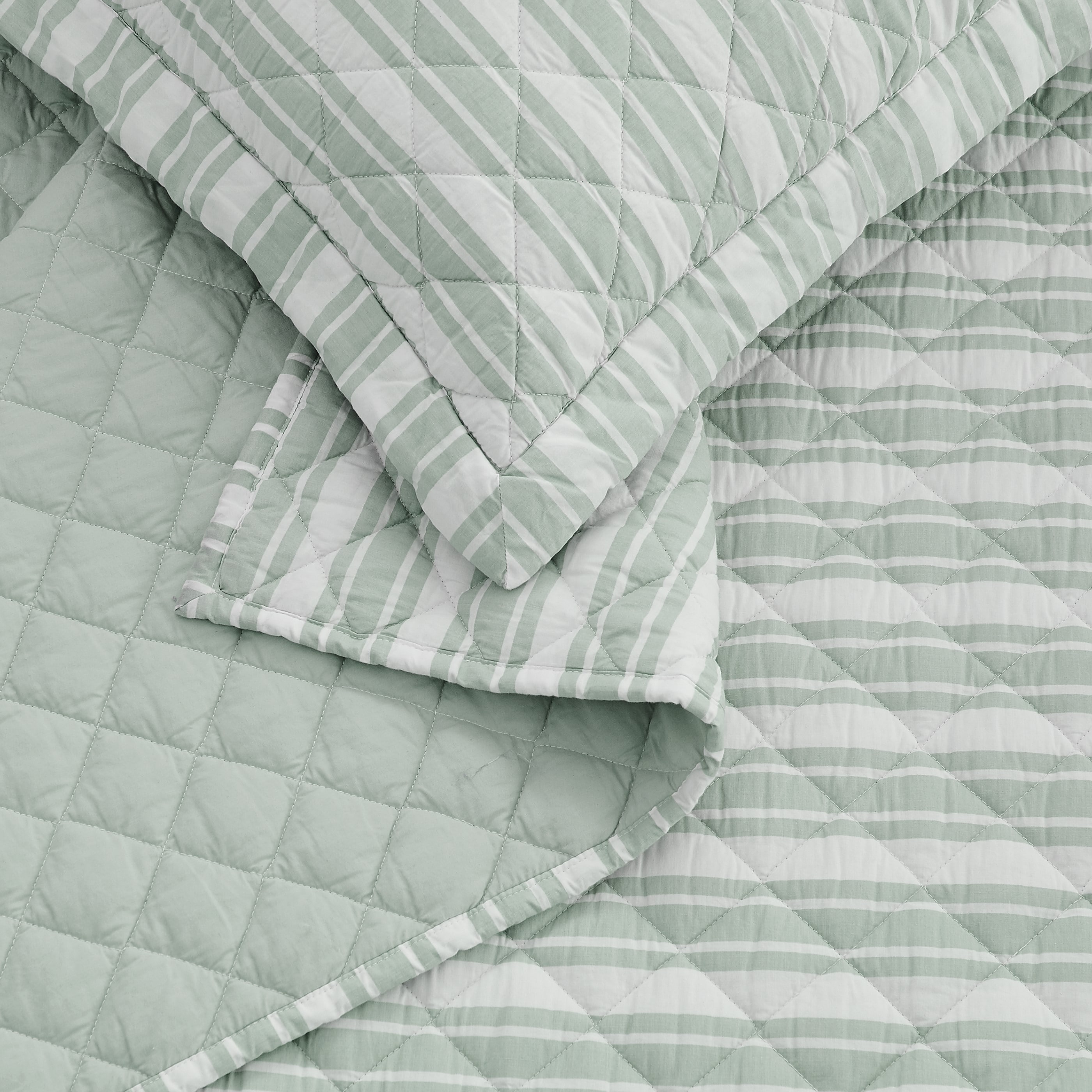 The Farmhouse by Rachel Ashwell Wide Ticking Stripe 3 Piece Quilt  display picture 1