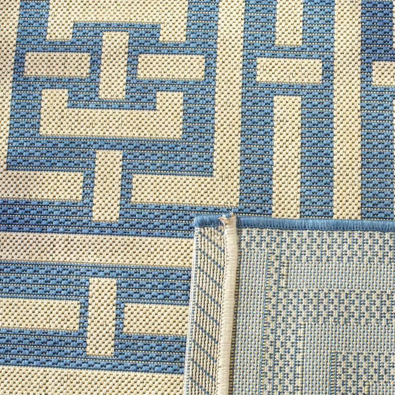 SAFAVIEH Courtyard Errica Indoor/ Outdoor Waterproof Patio Backyard Rug