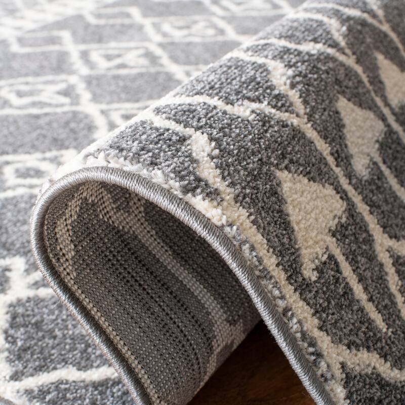 SAFAVIEH Kasbah Mihoko Moroccan Tassel Rug