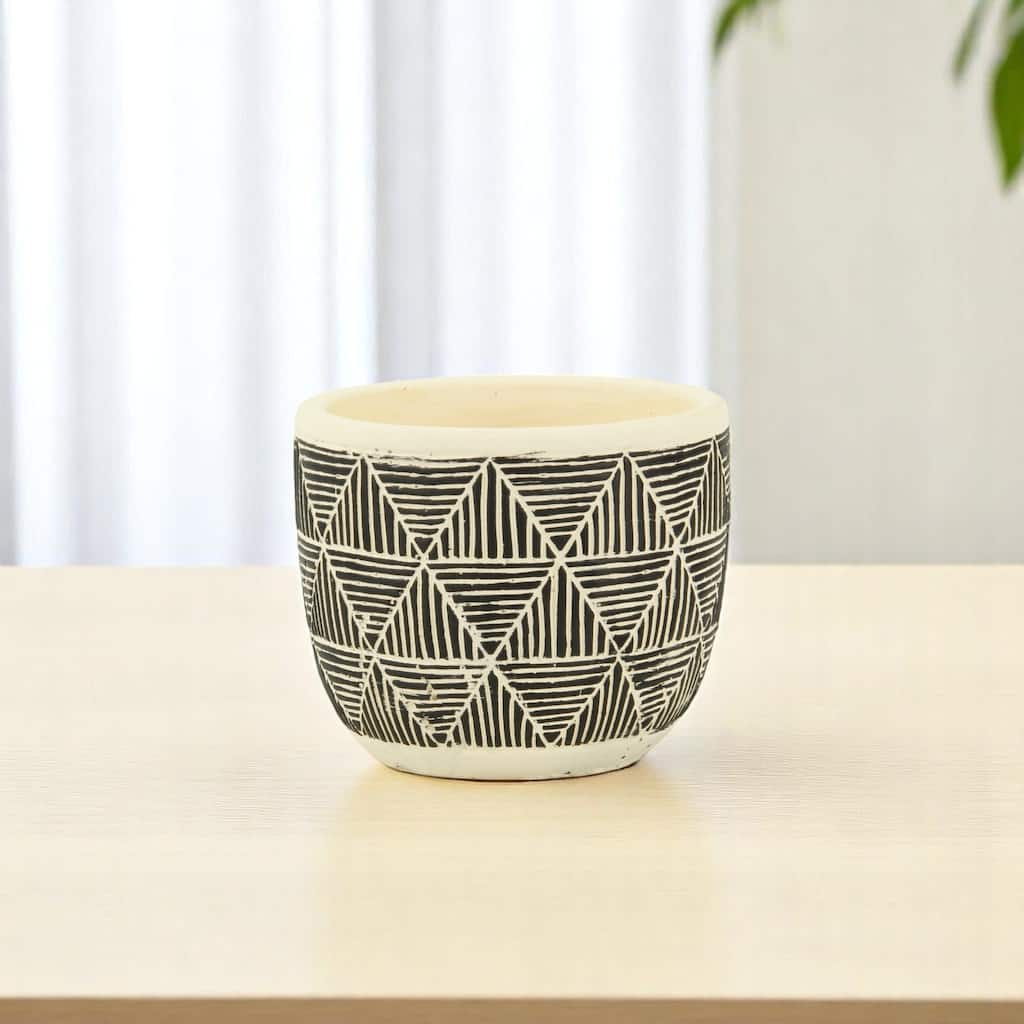 HomeRoots Black And White Ceramic 30 Ounce Geometric Round Distressed Pot Planter - 5.75 in. x 4.75 in. x 5.75 in.