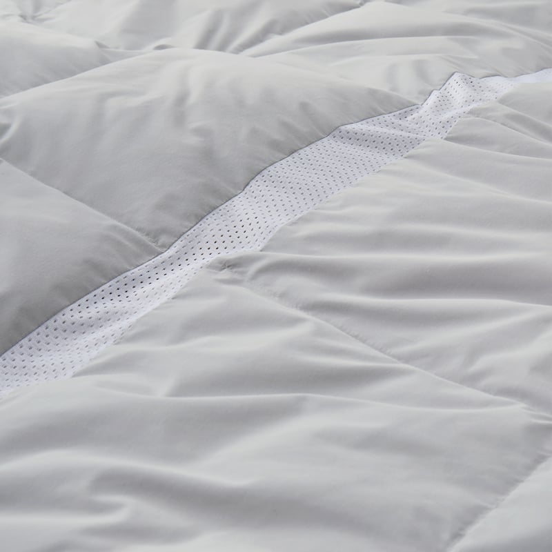Ultra Lightweight Cooling Down Comforter for Hot Sleepers