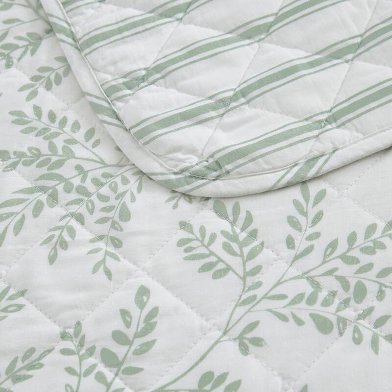 Martha Stewart Murray Leaves Cotton Reversible Green Quilt Set