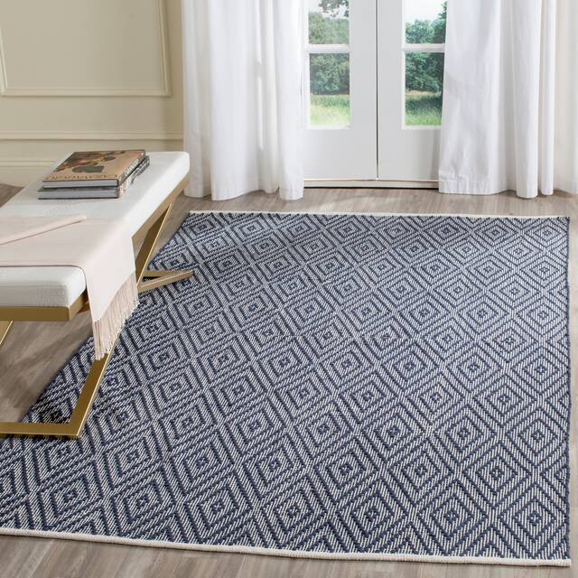 SAFAVIEH Handmade Flatweave Montauk Shkurte Cotton Rug - 4' x 6' - Navy/Ivory