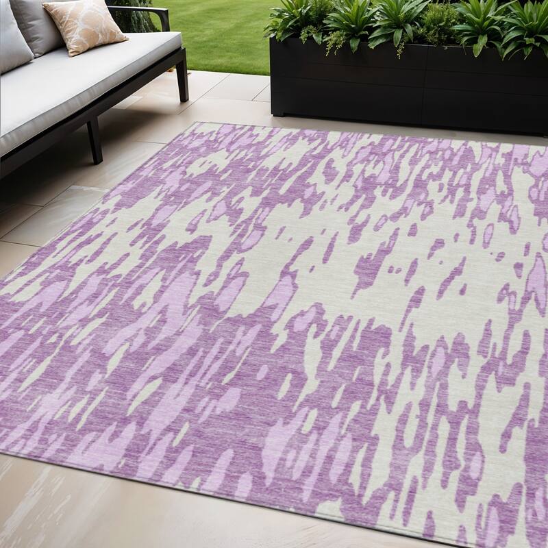 HomeRoots Abstract Transitional Rectangle Outdoor Rug - 5' X 8'