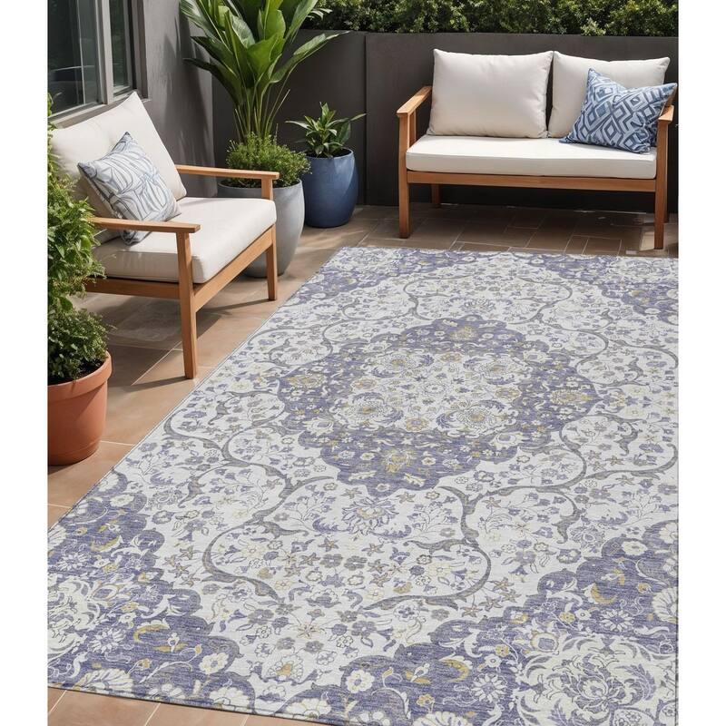 HomeRoots Medallion Traditional Rectangle Outdoor Rug - 5' X 8'