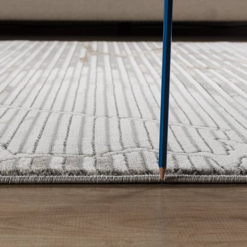 Gray 7 ft. 10 in. x 10 ft. 6 in. Luxury Area Rug, 0.43 Pile Height – Sophisticated Warmth for Any Room - 6' x 7'