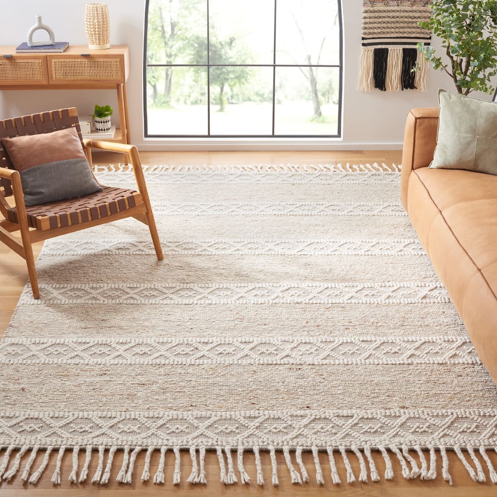 SAFAVIEH Handmade Natura Birthe Wool Rug