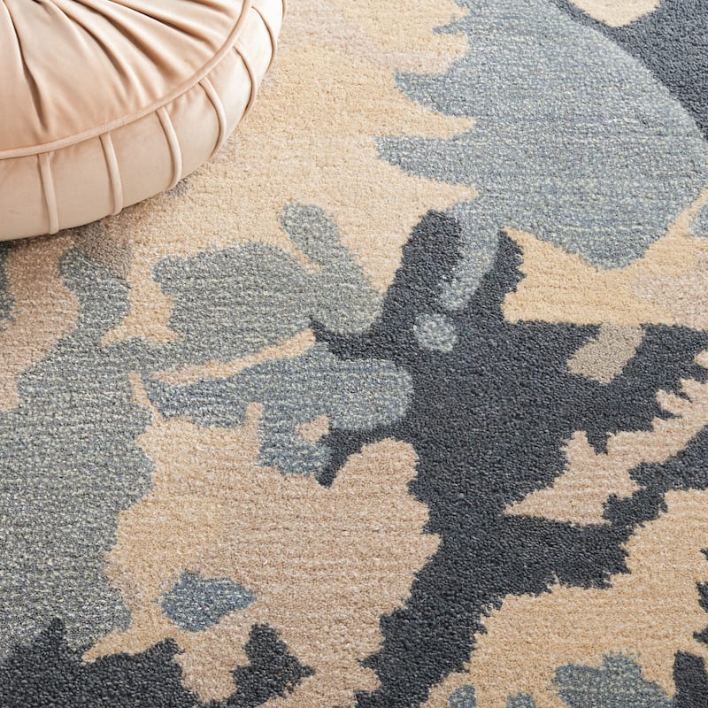 SAFAVIEH Handmade Bella Tinatin Modern Floral Wool Rug