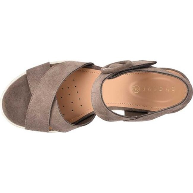 easy spirit evolve sandals