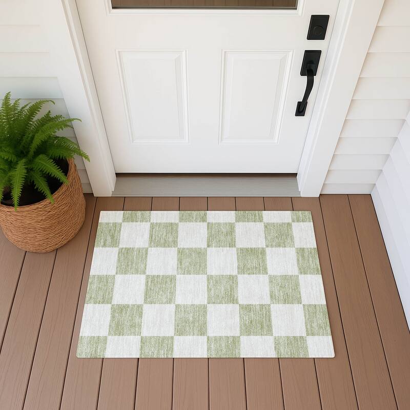 Machine Washable Indoor/ Outdoor Modern Checker Chantille Rug - Aloe - 1'8" x 2'6"