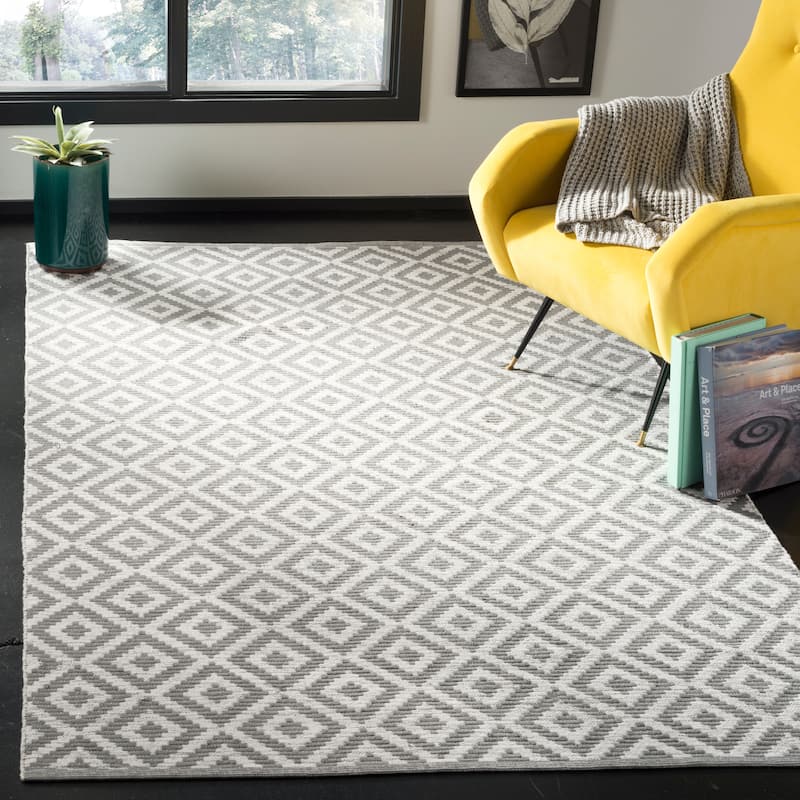 SAFAVIEH Handmade Flatweave Montauk Gulhan Casual Cotton Rug - 5' x 8' - Grey/Ivory