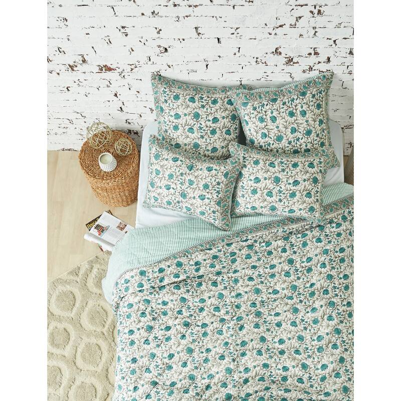 Victory Surf Quilt - King