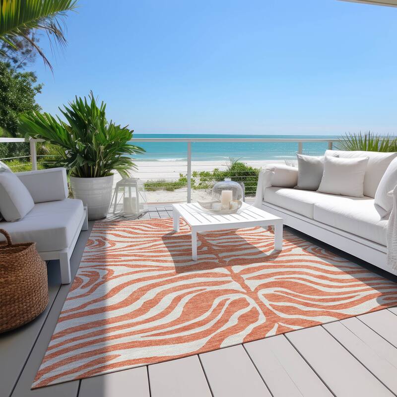 Machine Washable Indoor/ Outdoor Modern Animal Print Chantille Rug