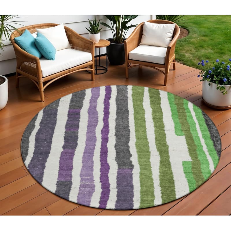 HomeRoots Striped Transitional Rectangle Outdoor Rug - 8' Round