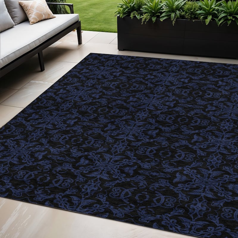 HomeRoots Medallion Transitional Rectangle Outdoor Rug - 5' X 8'