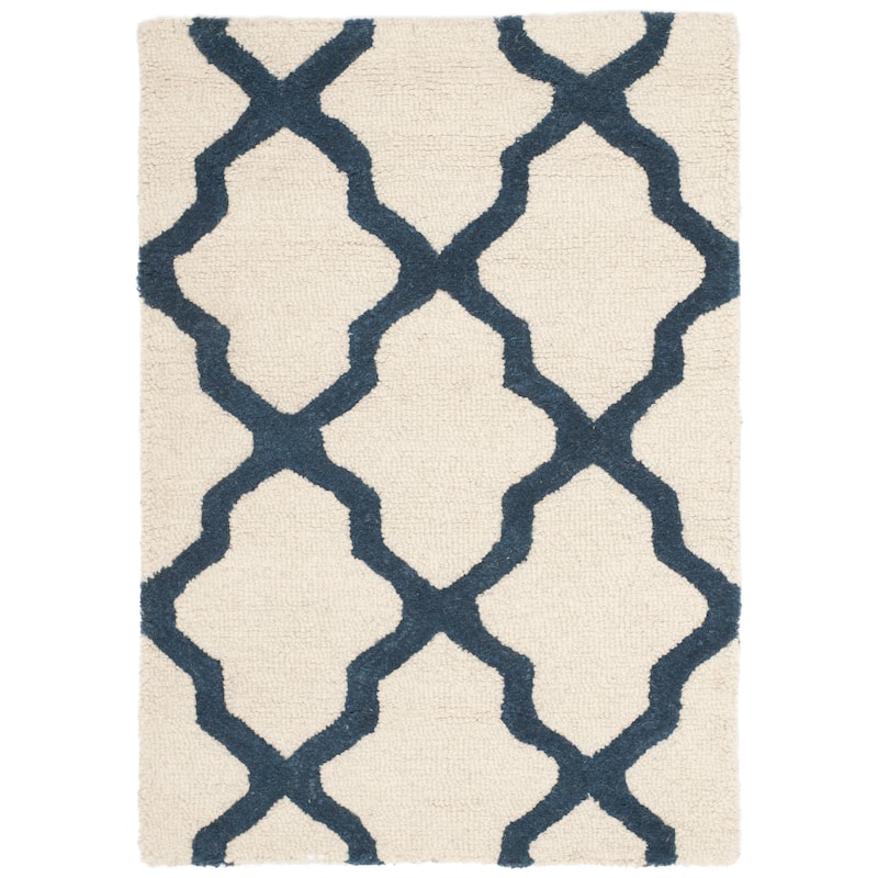 SAFAVIEH Handmade Cambridge Eirny Moroccan Trellis Wool Rug - 2'6" x 4' - Ivory/Navy