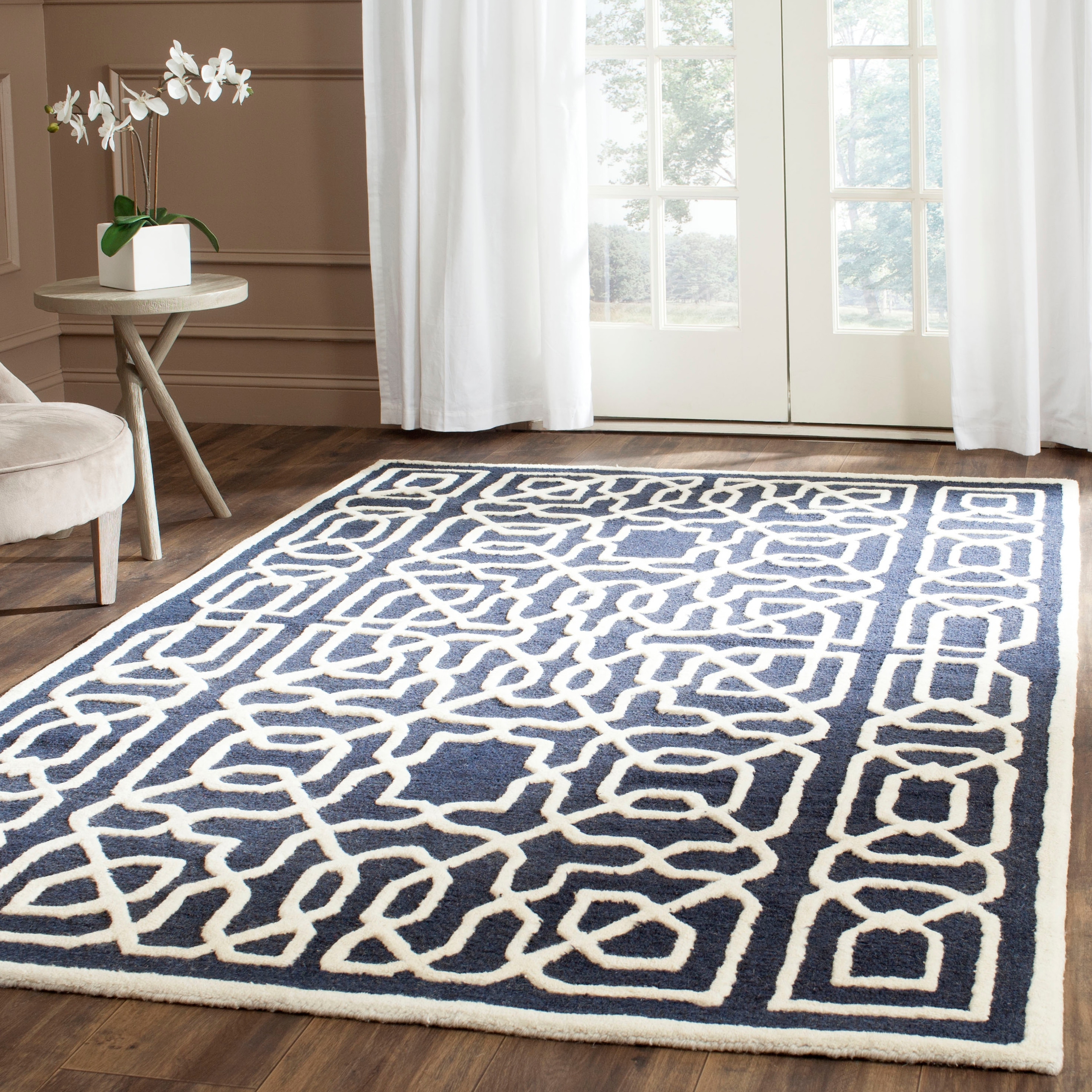 SAFAVIEH Handmade Cambridge Novella Modern Wool Rug