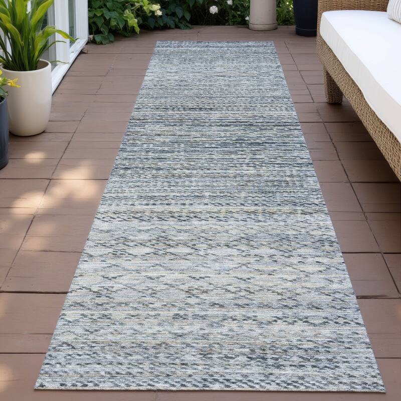 Machine Washable Indoor/Outdoor Modern Trellis Chantille Rug - Linen - 2'3" x 7'6"