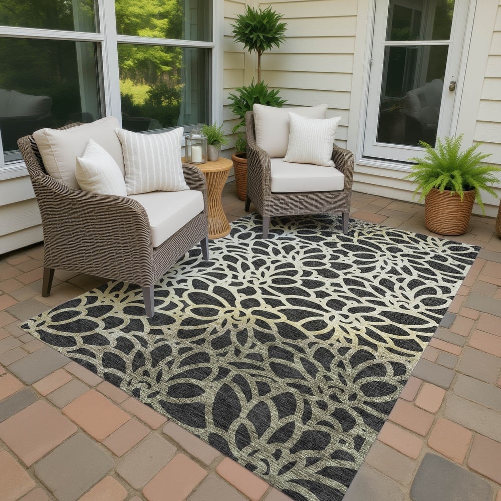 Machine Washable Indoor/ Outdoor Floral Craze Chantille Rug