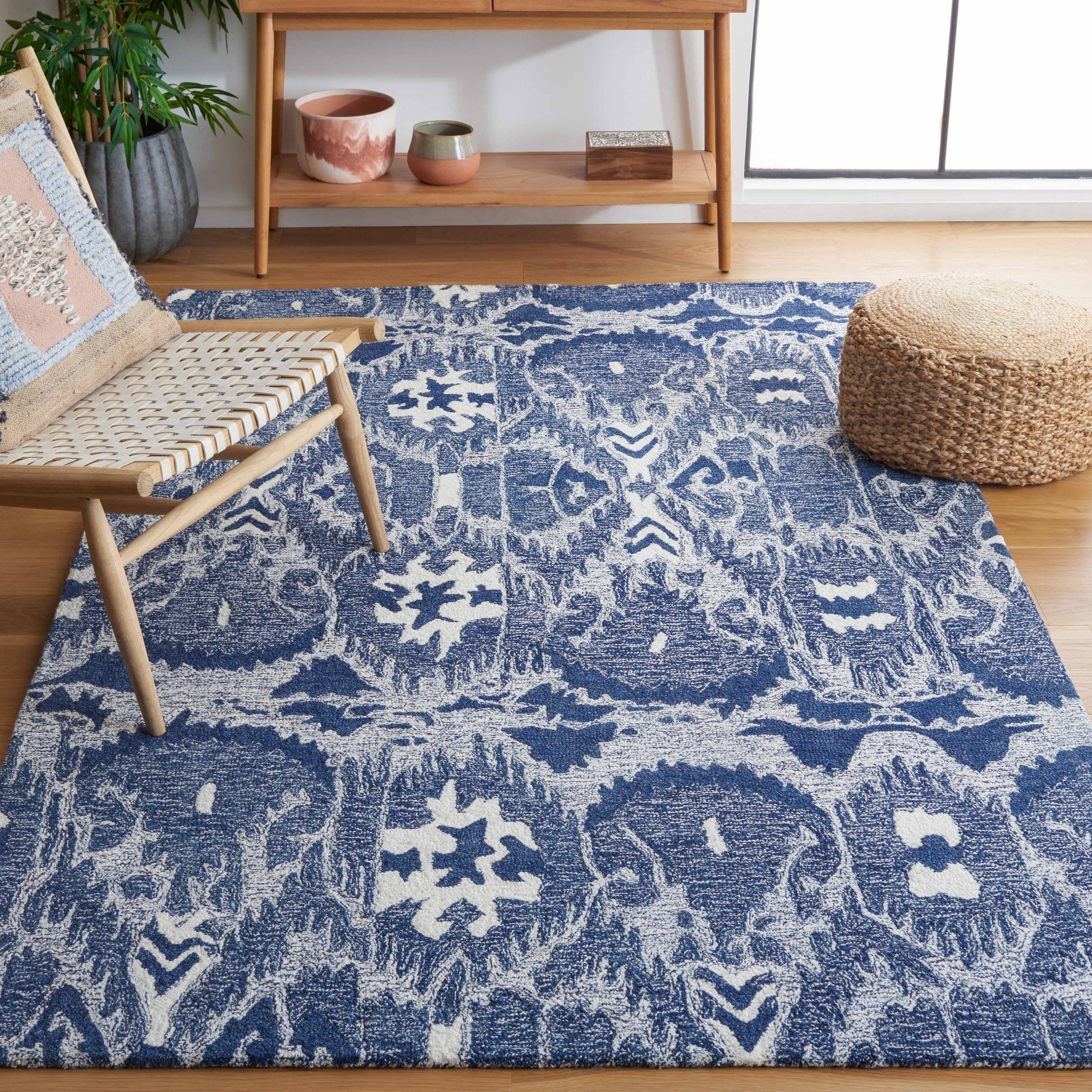 SAFAVIEH Handmade Ikat Ekaterini Bohemian Wool Rug
