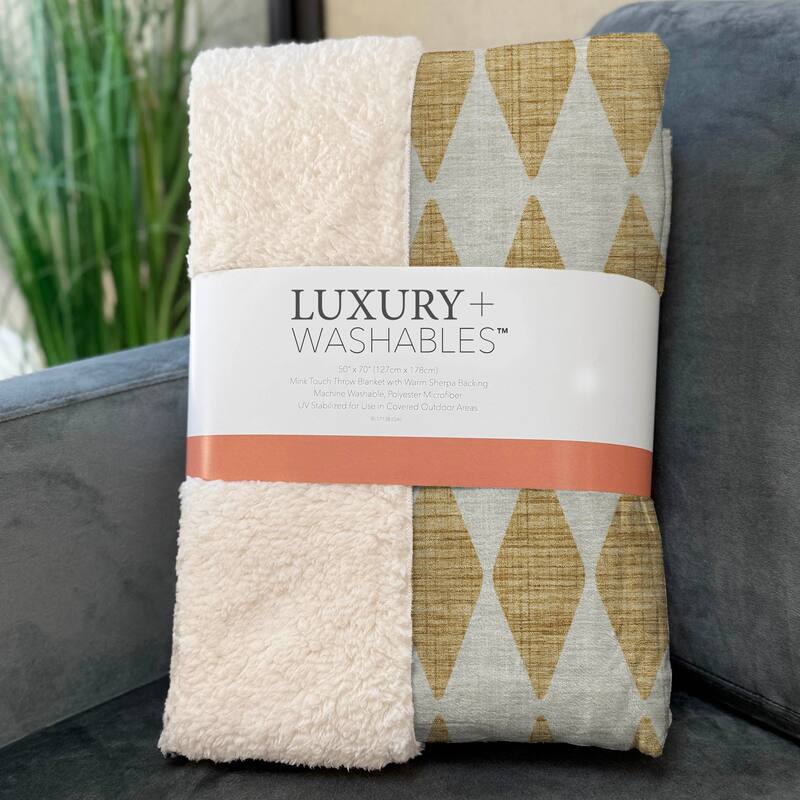Premium Machine Washable Modern Argyle Sherpa Throw Blanket