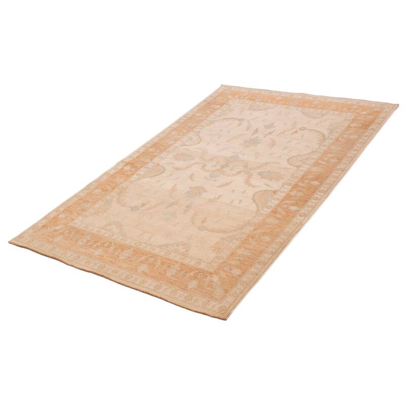 ECARPETGALLERY Hand-knotted Peshawar Oushak Ivory Wool Rug - 5'6 x 8'10