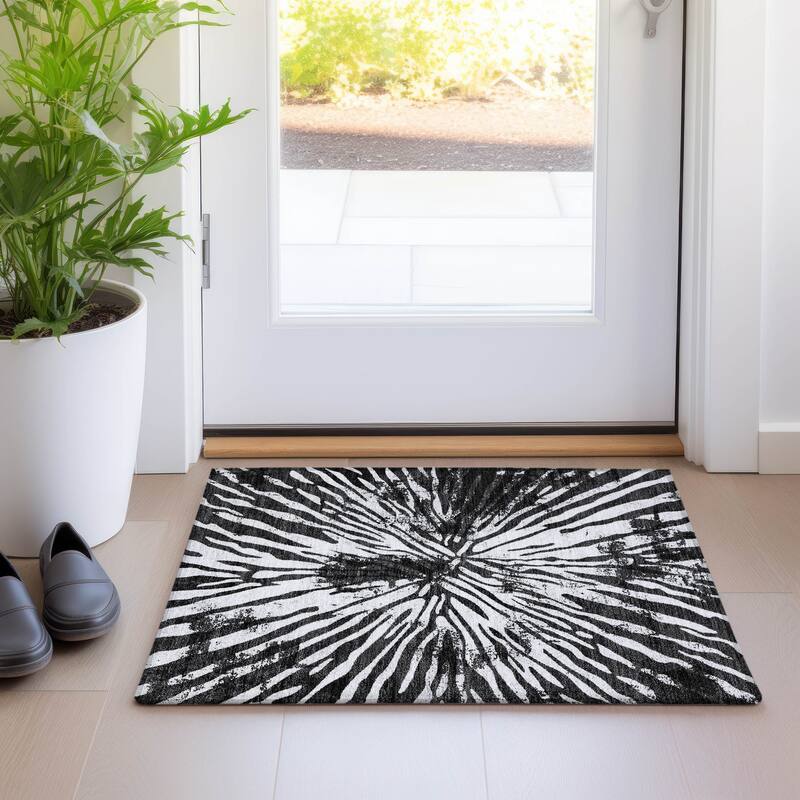 Machine Washable Indoor/ Outdoor Chantille Contemporary Burst Rug