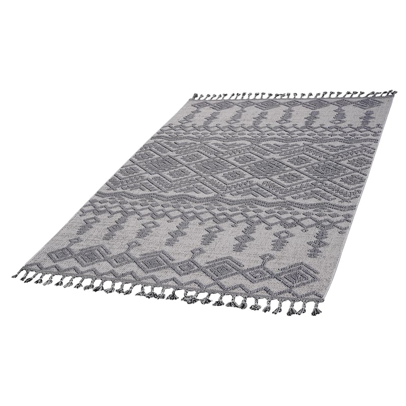 Guros Collection White / Gray / Traditional Indoor / Outdoor Non-Shedding Area Rug