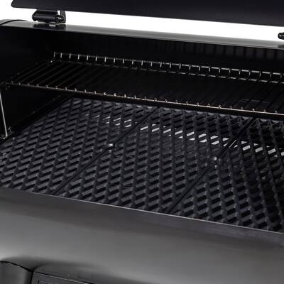 Dyna-Glo Signature Series 697 Total Sq. In. Wood Pellet Grill