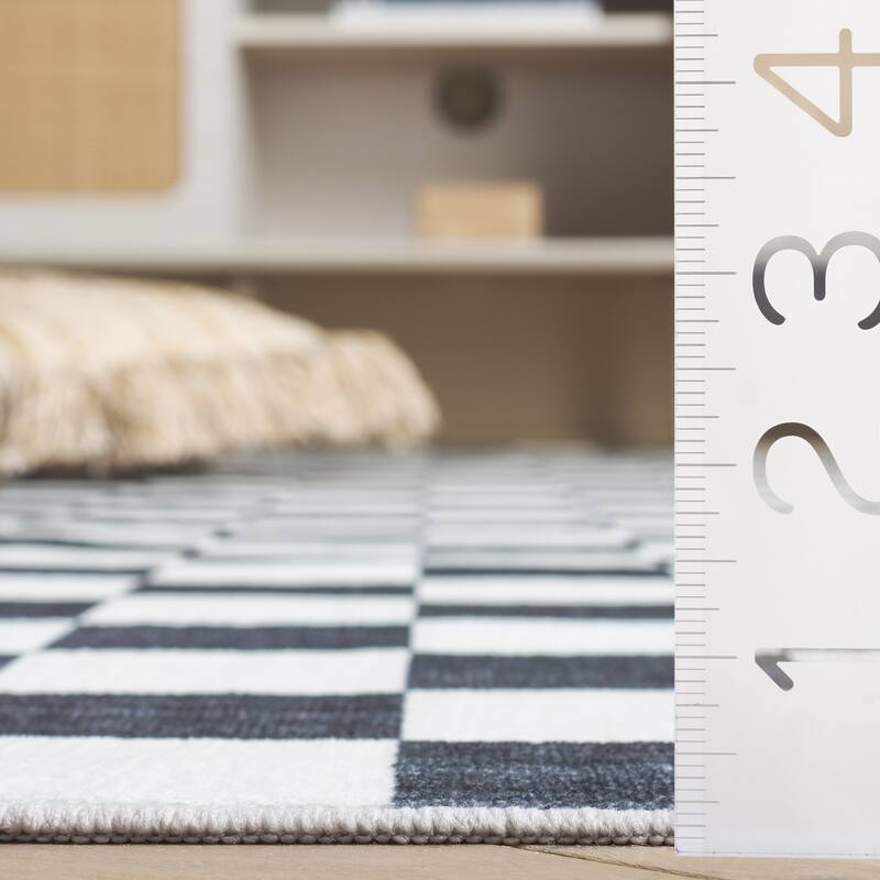 SAFAVIEH Santa Clara Manuela Modern & Contemporary Rug