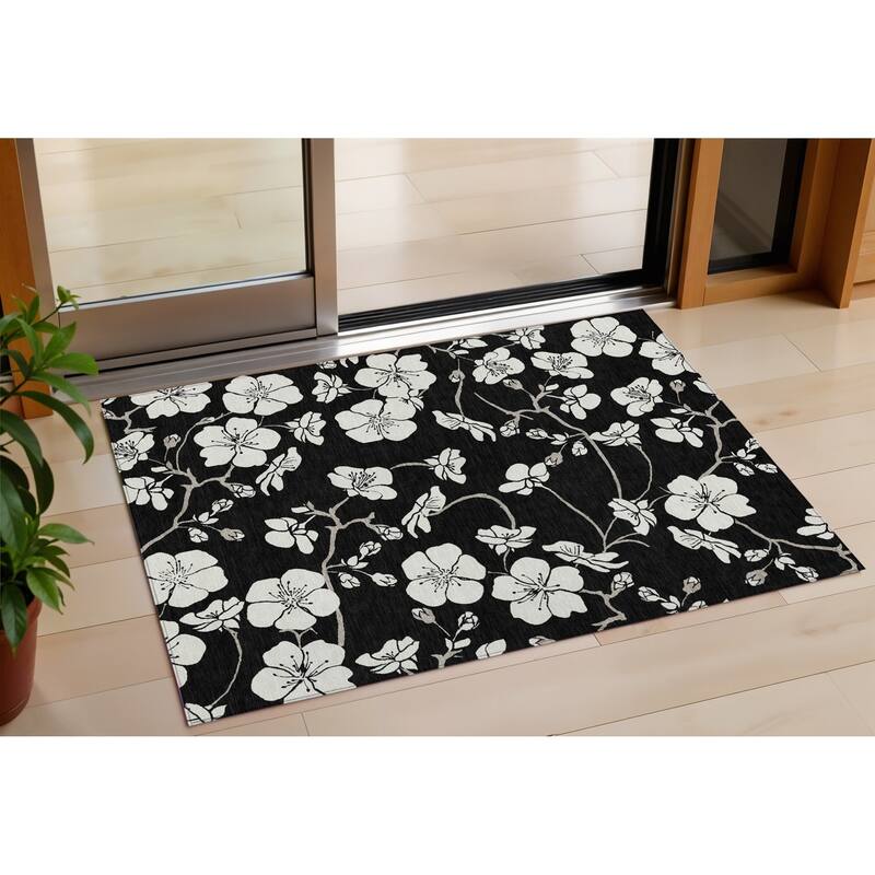 HomeRoots Floral Transitional Rectangle Outdoor Rug - 3' x 5'