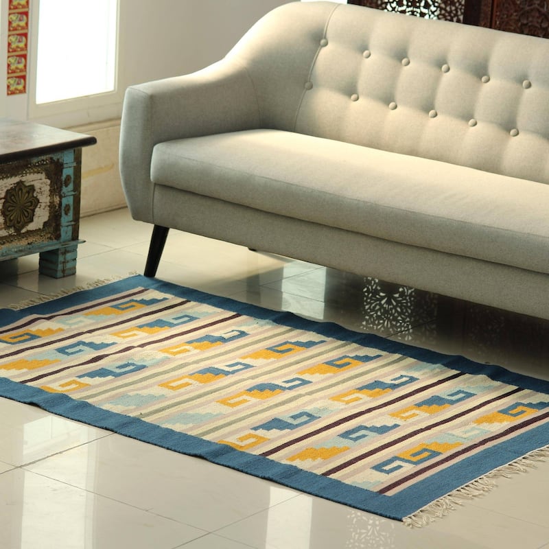 Handmade Spiral Brilliance Wool area rug (India) - Big