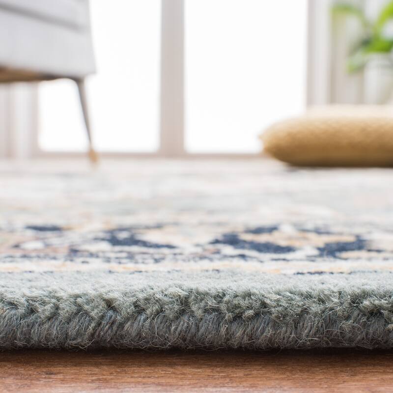 SAFAVIEH Handmade Heritage Carrol Traditional Oriental Wool Rug