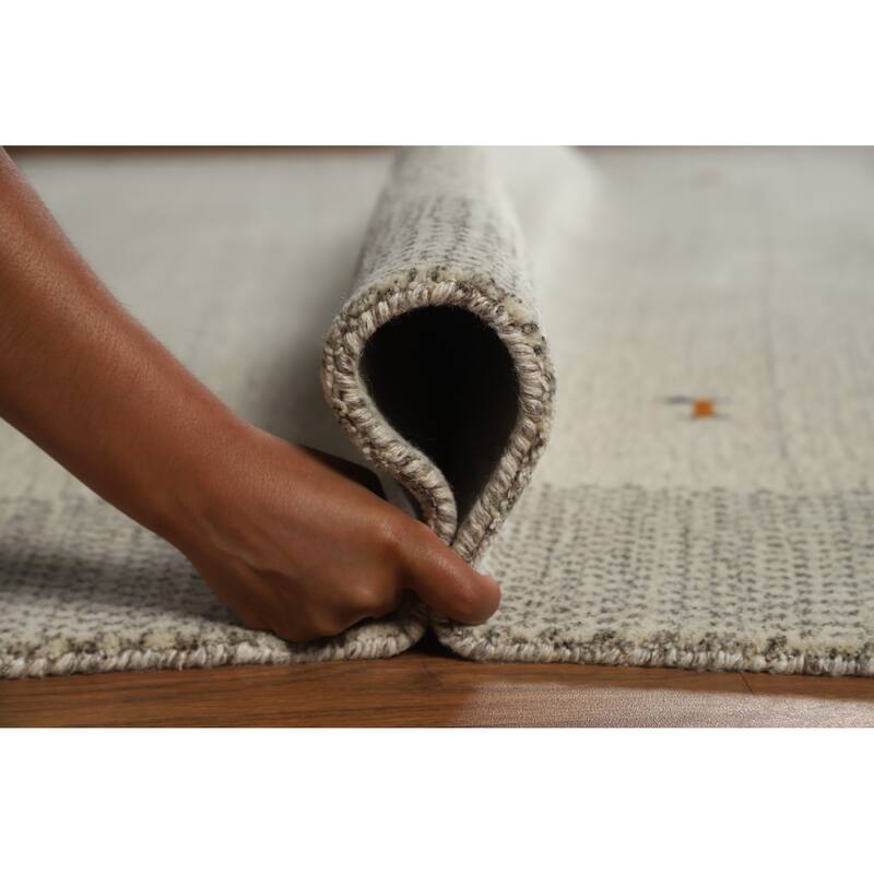 Hand Knotted Oriental 100% Wool Carpet Tribal Tribal Beige & Ivories Gabbeh Area Rug - 7' 9'' X 5' 6''