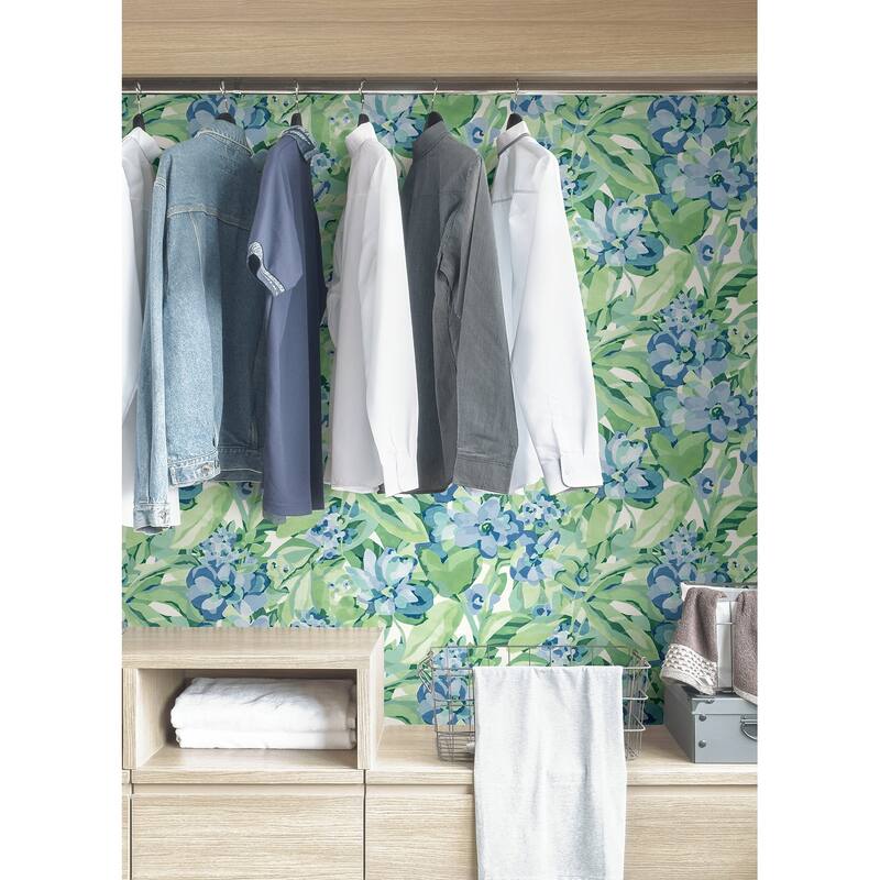 Caroline et Bettina Heather Belles Fleurs Peel & Stick Wallpaper
